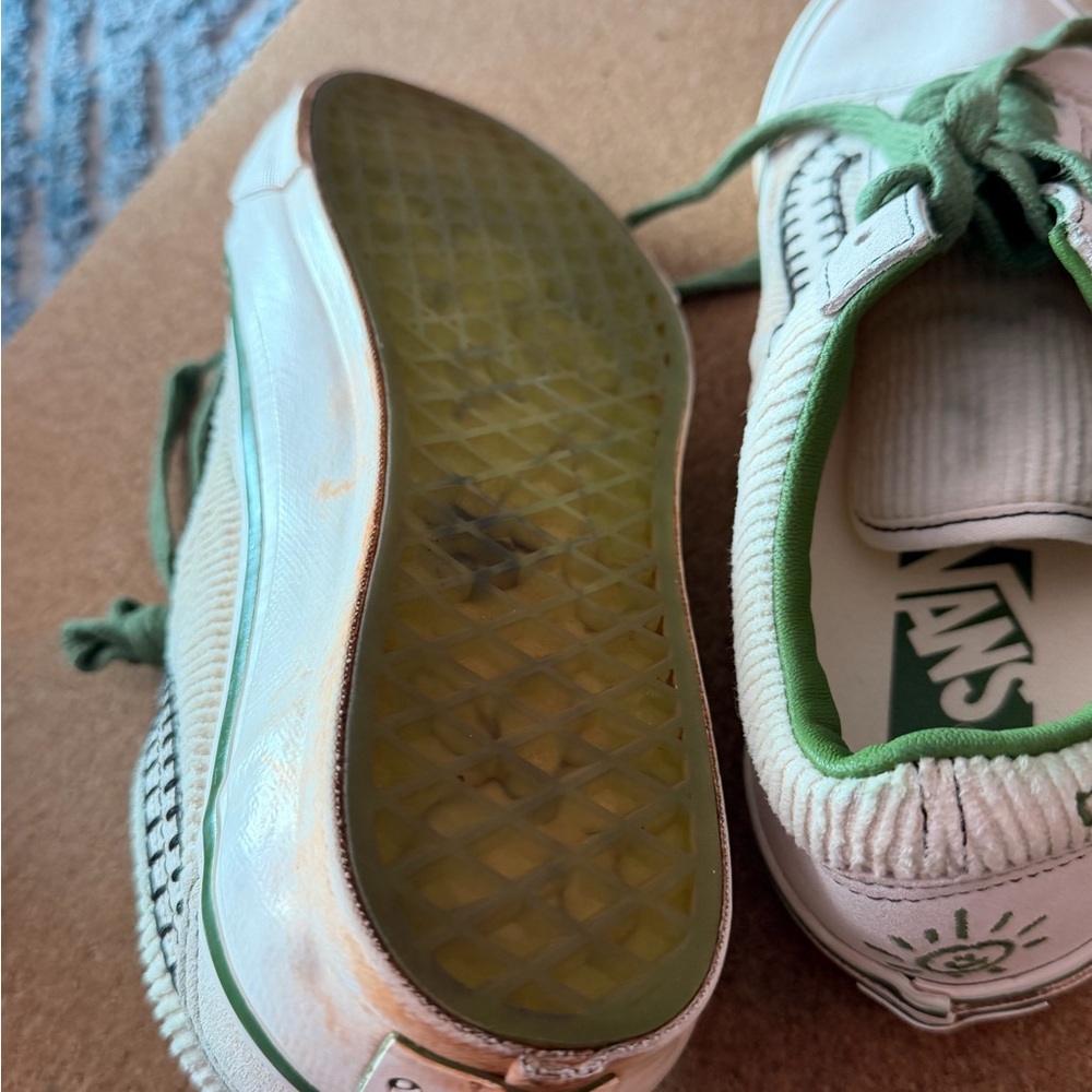 Vans limited edition shoes - Picture 5 of 7